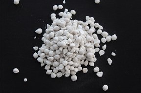 到了冬天，很多市政和單位采購(gòu)融雪劑，那么讓我們來了解下融雪劑和工業(yè)鹽的區(qū)別